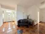 Willkommen im Familienparadies – Großzügiges Einfamilienhaus mit Garten, Sauna, Heimwerkstatt und 7 Schlafzimmern in Sollenau - Vorzimmer EG