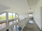 Willkommen im Familienparadies – Großzügiges Einfamilienhaus mit Garten, Sauna, Heimwerkstatt und 7 Schlafzimmern in Sollenau - Blick Flur