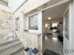 Willkommen im Familienparadies – Großzügiges Einfamilienhaus mit Garten, Sauna, Heimwerkstatt und 7 Schlafzimmern in Sollenau - Küche Garteneingang