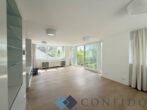 Exklusive Maisonette mit traumhaften Terrassen und unverbaubarem Grünblick in absoluter Ruhelage - Wohnzimmer