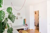 Idealer Grundriss und Hofruhelage - Schöne 2 Zimmerwohnung nahe Familienplatz! - Wohnzimmer