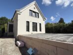 Kurz vor der Fertigstellung - LUXUSVILLA MIT POOL, LIFT & WELLNESS - Zeitlose Architektur für höchste Ansprüche - Hausansicht Front